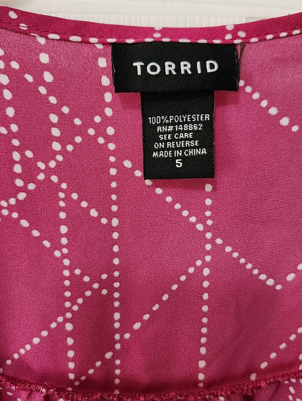 Torrid Fuchsia & White Geometric Polka Dot Print Flutter Sleeve Top Plus Size 5X - Picture 6 of 9
